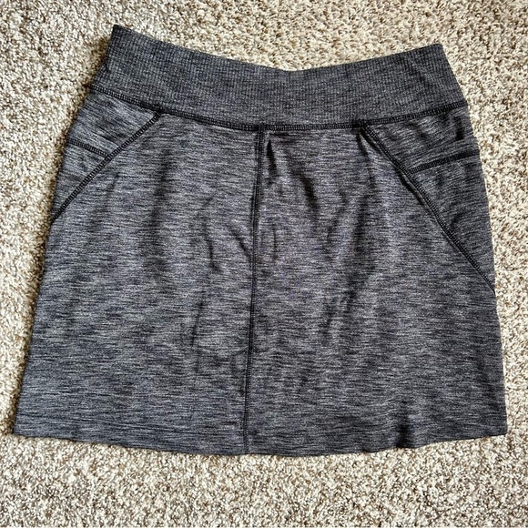 Athleta Marled Grey Excursion Skirt Skort Athletic Golf Hiking Tennis Small - Picture 4 of 10